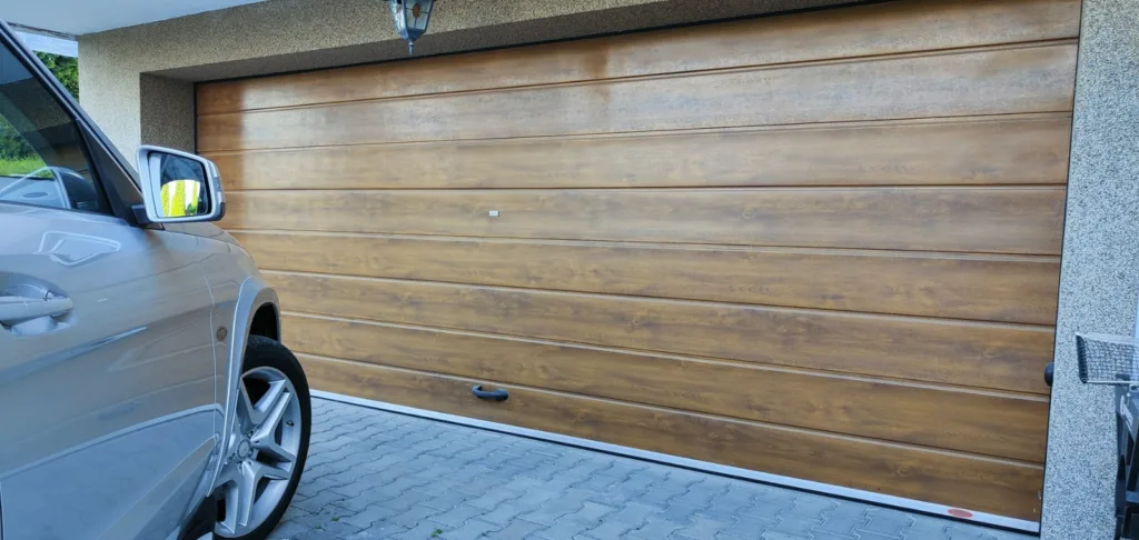 Usă de garaj - EurosanDOOR