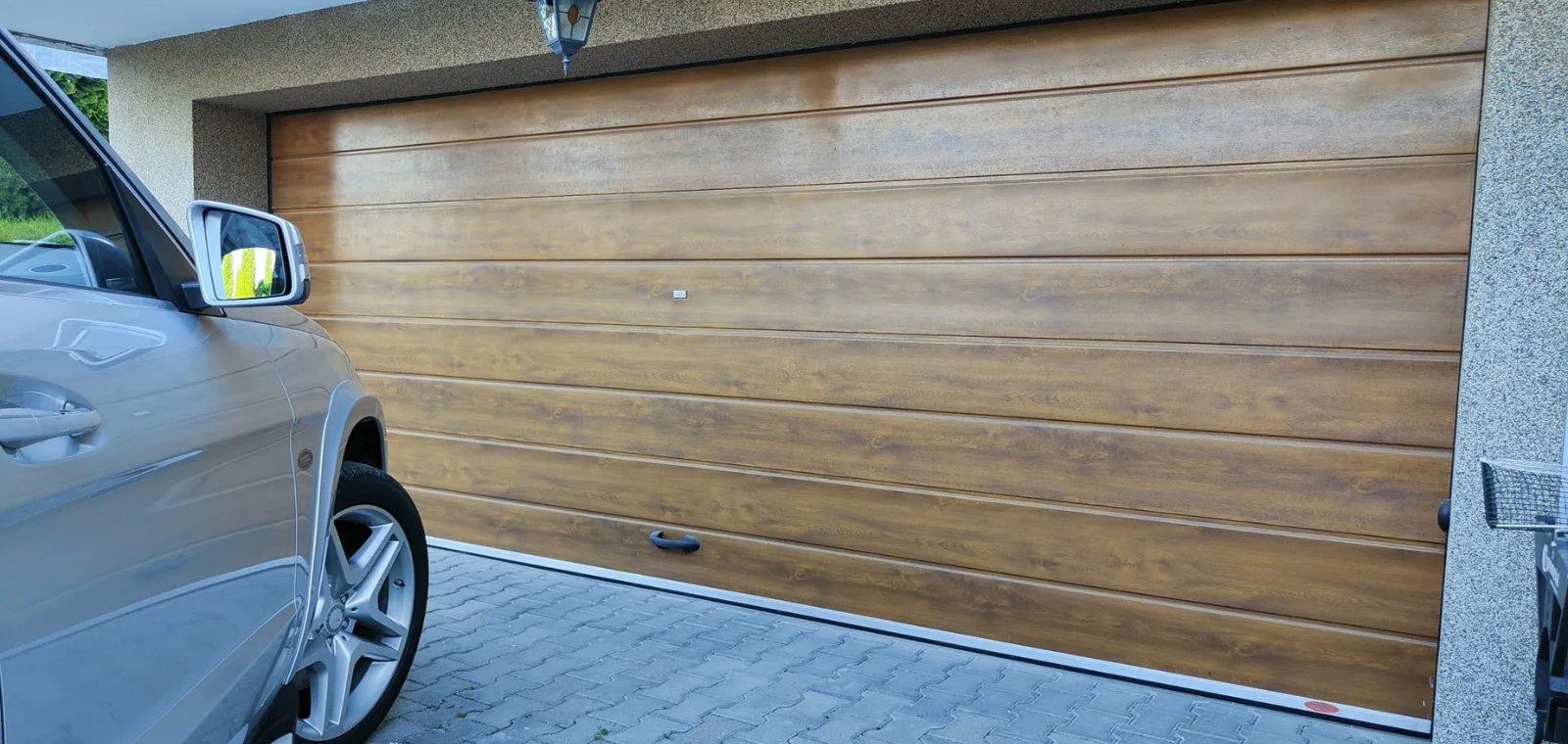 Top 4 întrebări despre ușile de garaj EurosanDOOR