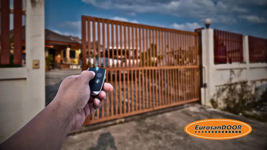 Deschidere poartă cu telecomandă.